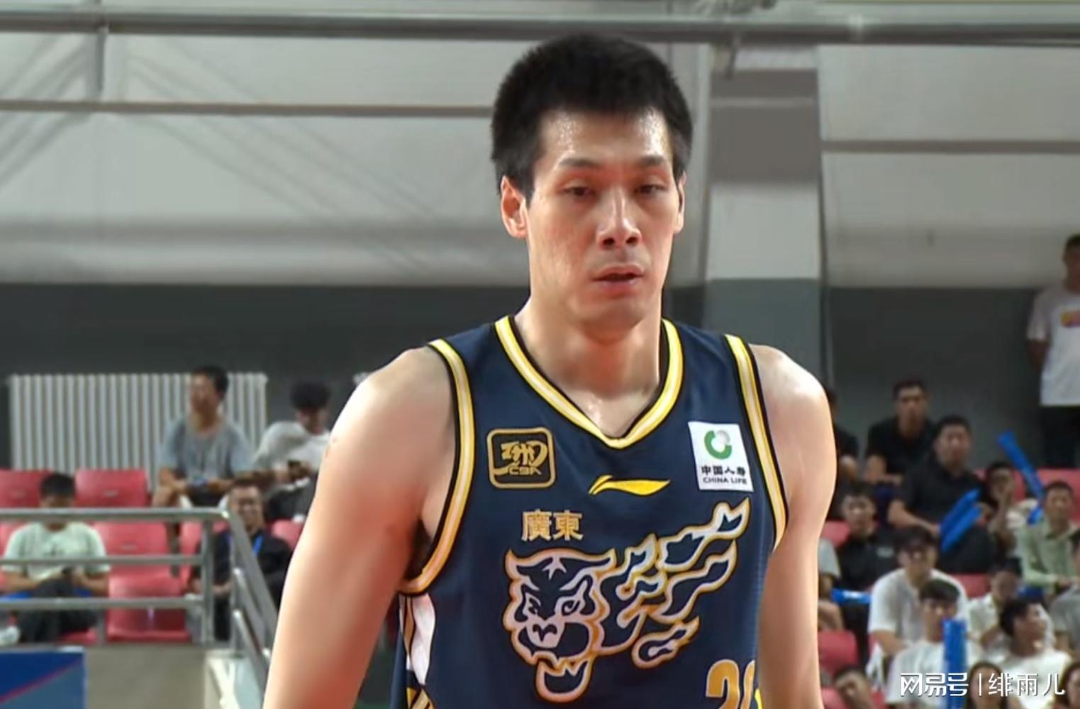 开云体育入口-挤走任骏飞!男篮顶级锋线确认上位,这可是未来广东队的老大!