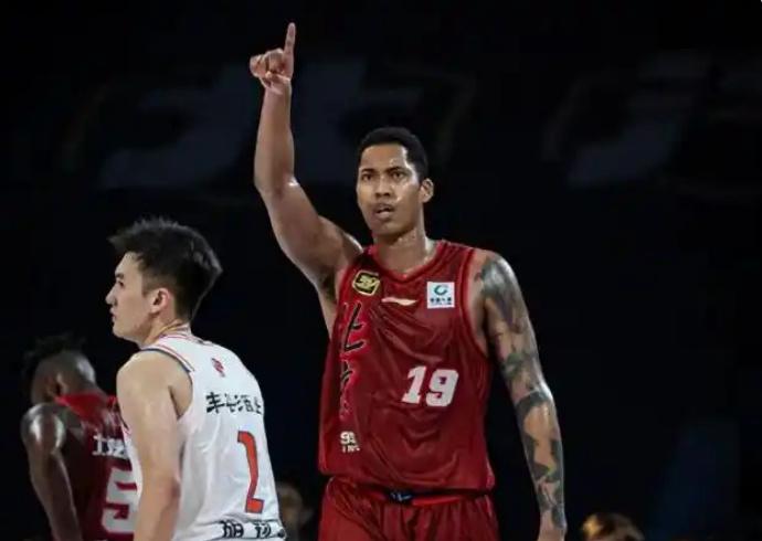 开云体育官网-2换1,丘天交易或曝光,李春江下家3选1,欧文表弟加盟CBA