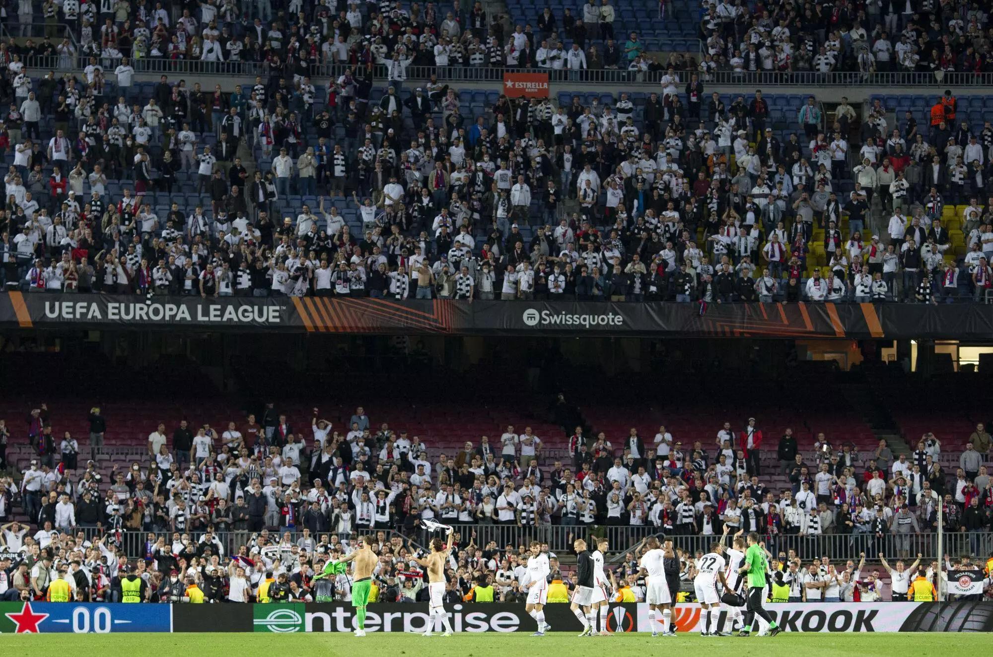 开云体育入口-西媒:担心法兰克福球迷冲场骚乱再现,巴萨将加强管理措施