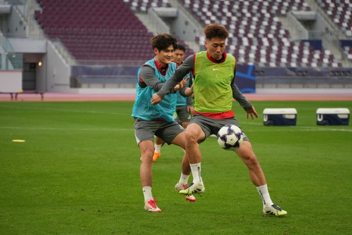 开云体育入口-神奇主帅米卢自荐首席助教？海港外援选择坚持走 “咸菜泡饭 路线